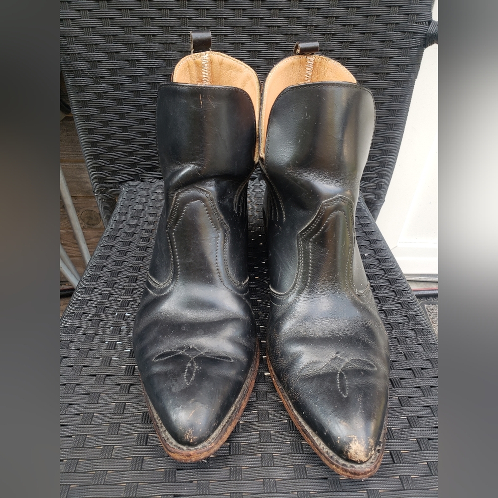 VINTAGE BLACK COWBOY BOOTS